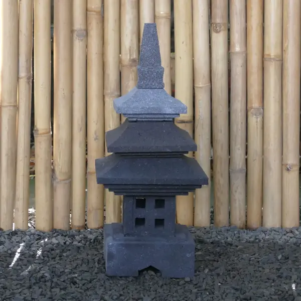 Artikelbild 3 des Artikels “Gartenlaterne im japanischen Stil, hergestellt aus Andesitstein. Mehrteilig. 55 cm Höhe, das Dach ist 25 cm breit. “
